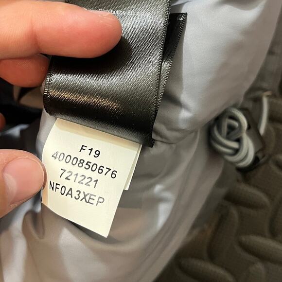 The North Face Women’s 1996 Retro Nuptse Vest‎ Gray Black 700 Down Size Large - Picture 5 of 9